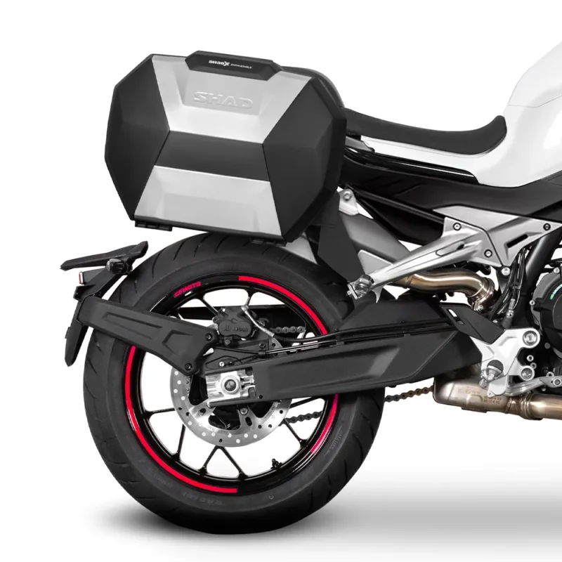 Marque Shad Montage des valises latérales CFMoto 800NK 2023